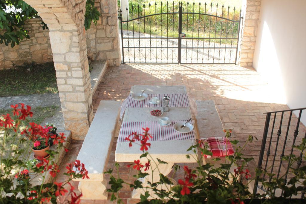 Holiday Home Kukurin Bale Exterior photo